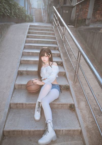 厨房娇妻被朋友胯下挺进视频_DVD免费观看最新